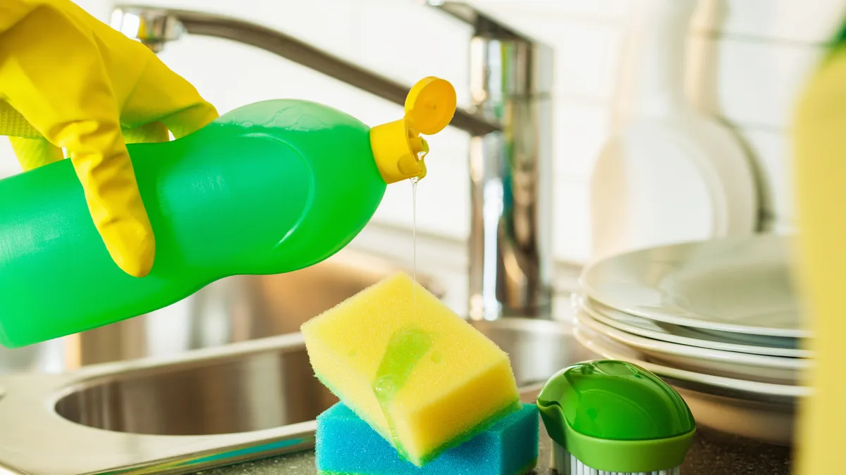 Nước rửa chén sinh học: Giải pháp an toàn cho sức khỏe gia đình