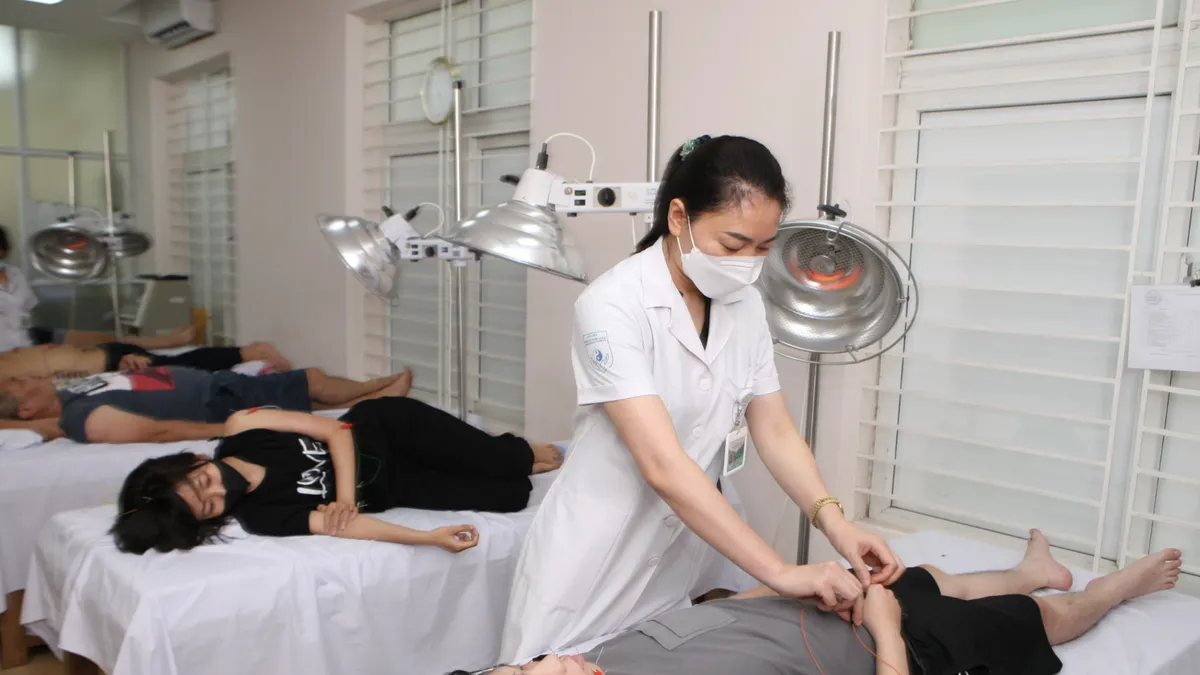 Miền Bắc rét sâu nhất từ đầu đông, ca liệt dây thần kinh số 7 tăng đột biến