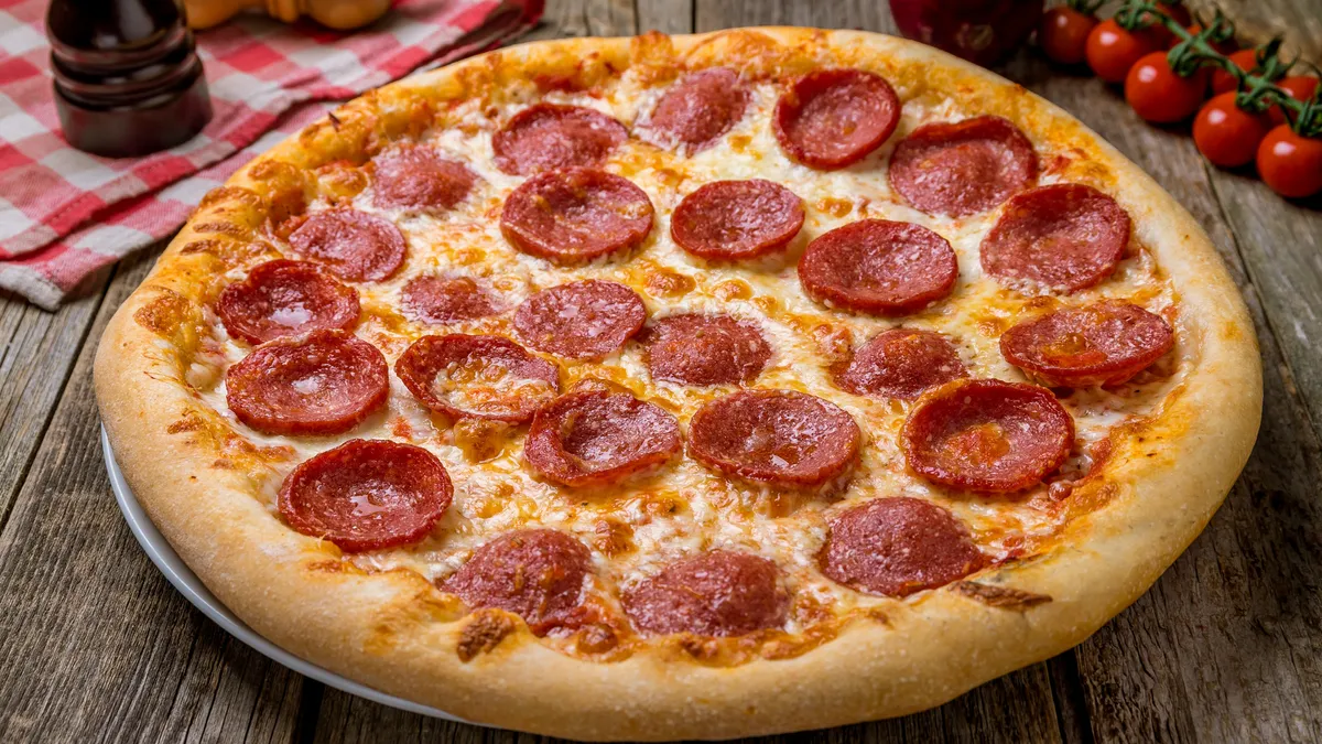 Bánh pizza để ở ngoài được bao lâu? Cách bảo quản bánh pizza còn thừa
