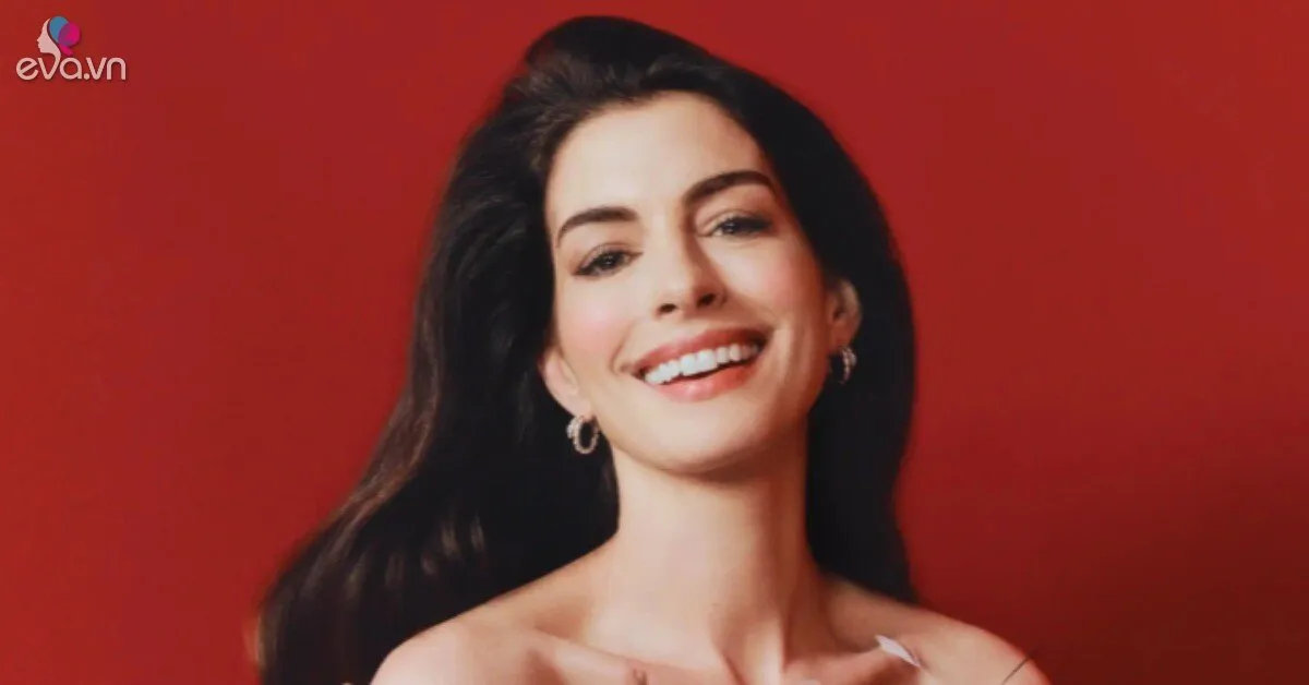 Anne Hathaway là "Người đẹp nhất thế giới năm 2026"