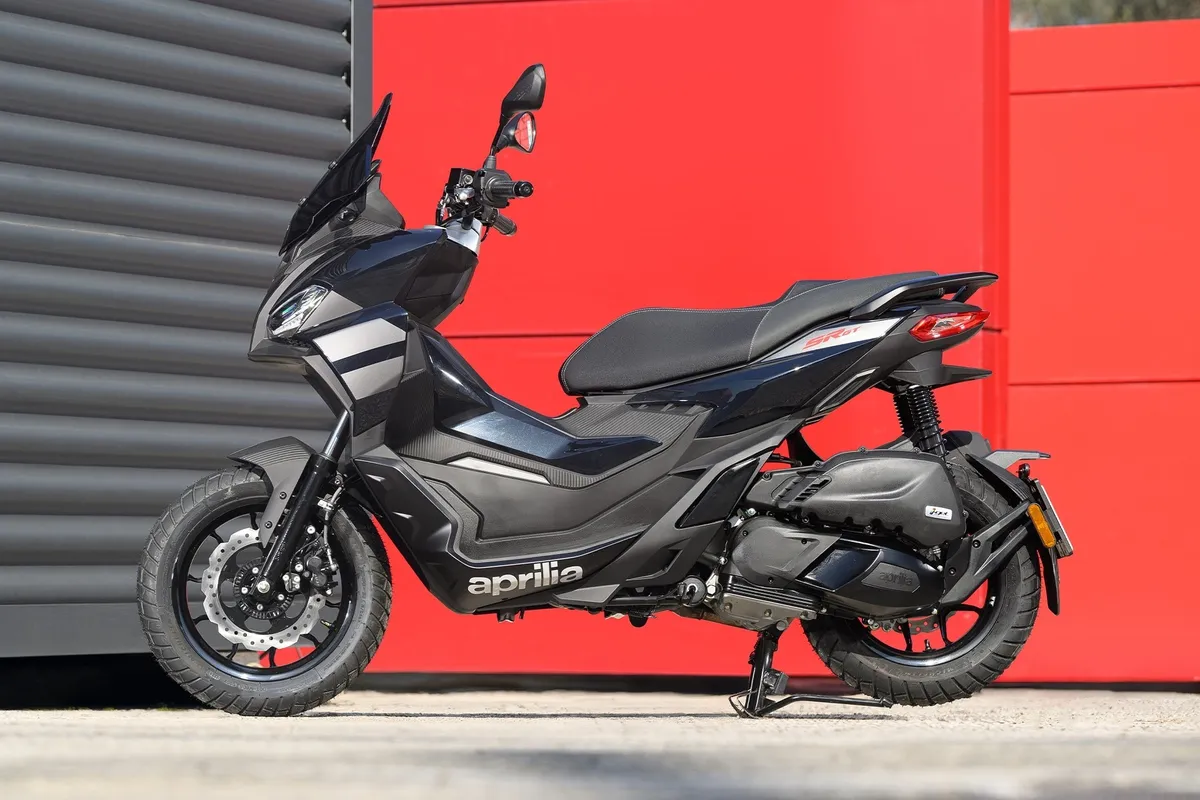 Đối thủ Honda ADV 160 sập giá tại Malaysia, khách Việt ngóng chờ siêu phẩm Aprilia SR GT 200 Sport 2026