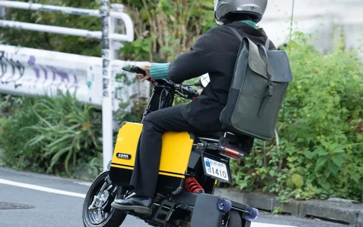 Chiếc xe máy điện gấp gọn như vali đang gây sốt: Nhỏ mà có võ