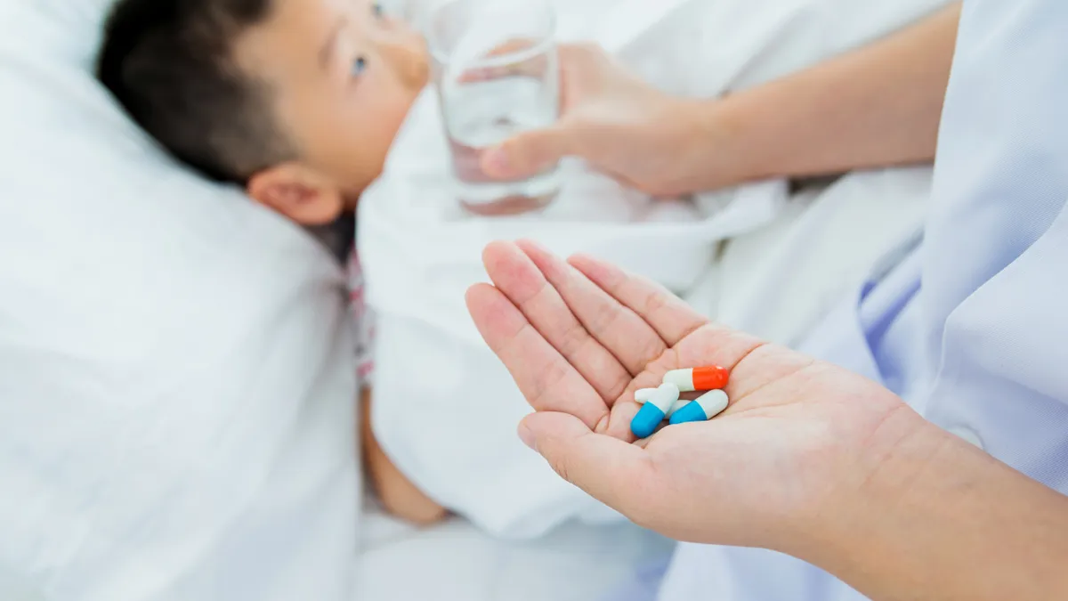 Thuốc hạ sốt cho bé loại nào an toàn và hiệu quả