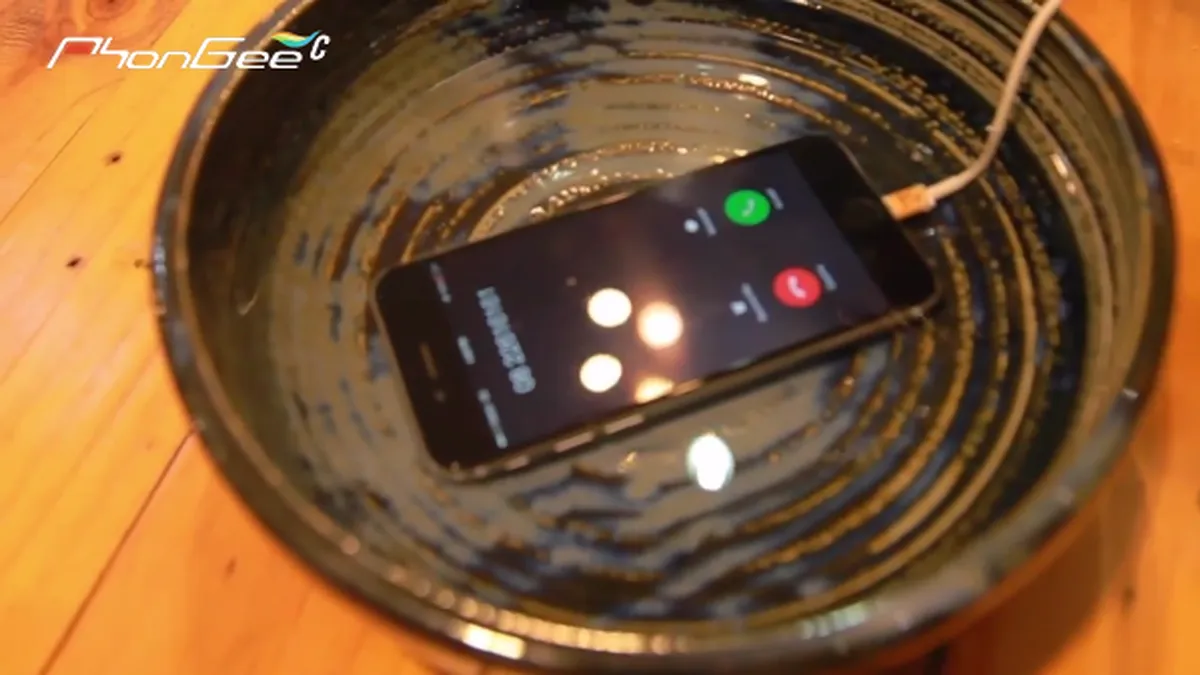 Choáng với công nghệ iPhone 6 "bơi trong nước" tại Việt Nam