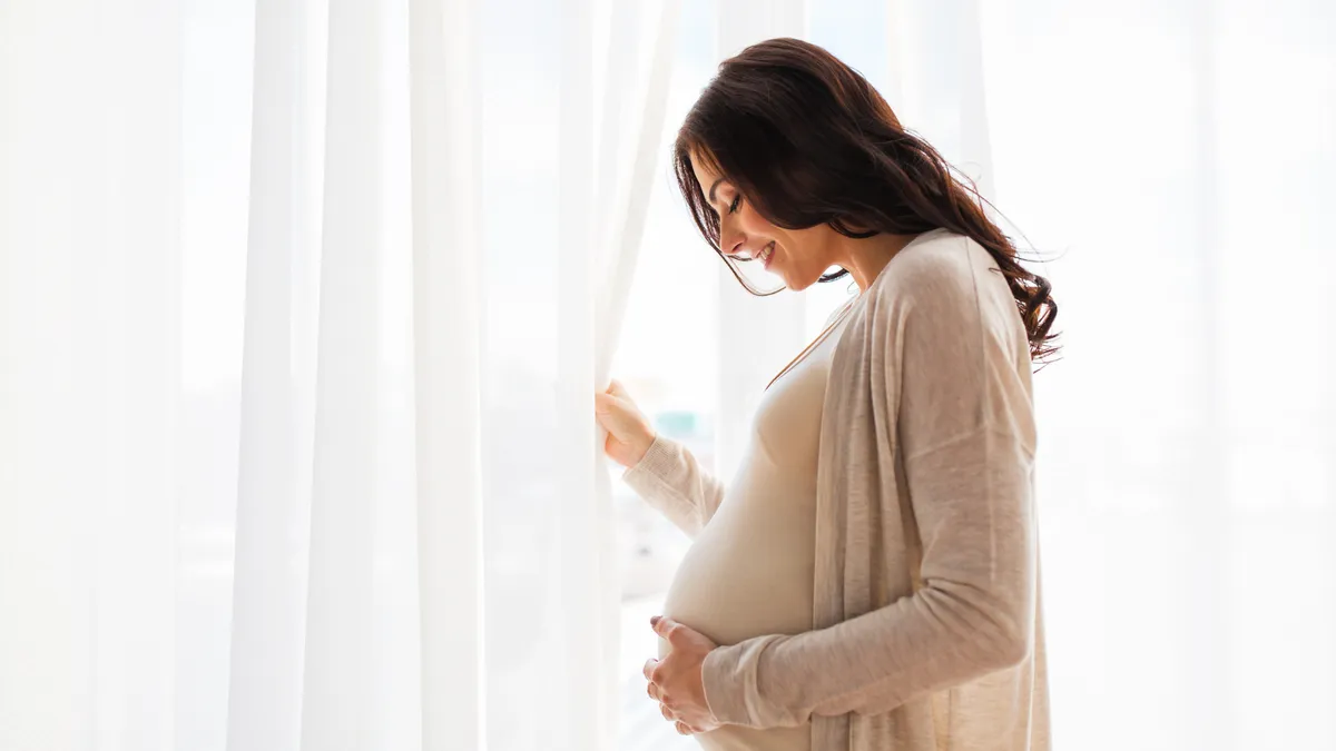 Thai nhi cử động nhiều có sao không? Giải đáp chi tiết cho mẹ bầu