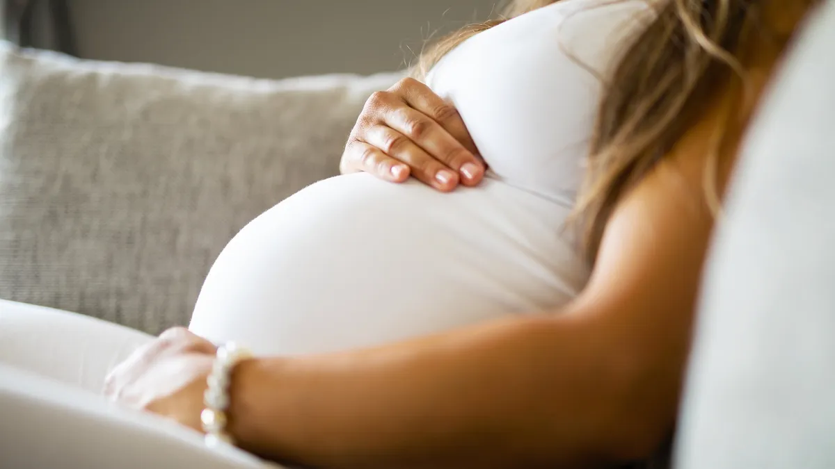 Nhịn đói có làm sảy thai không? Lời khuyên dinh dưỡng cho mẹ bầu