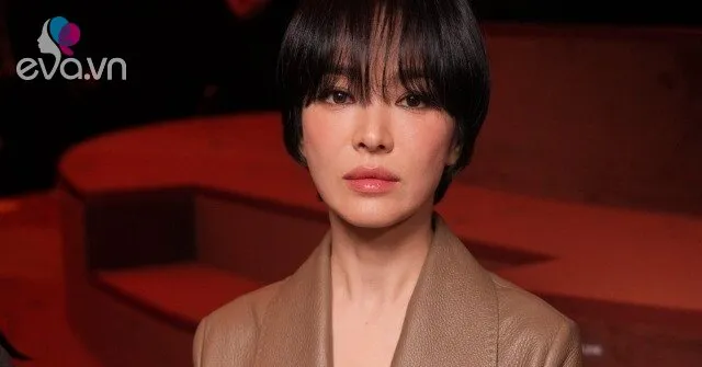 Song Hye Kyo hóa tổng tài quyền lực nhưng có điểm hơi tiếc tại show Fendi
