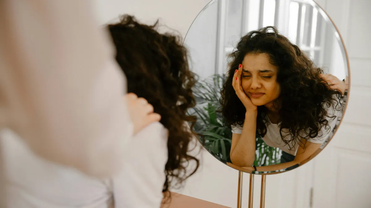 Body dysmorphia là gì? Nhận biết sớm để bảo vệ sức khỏe tinh thần