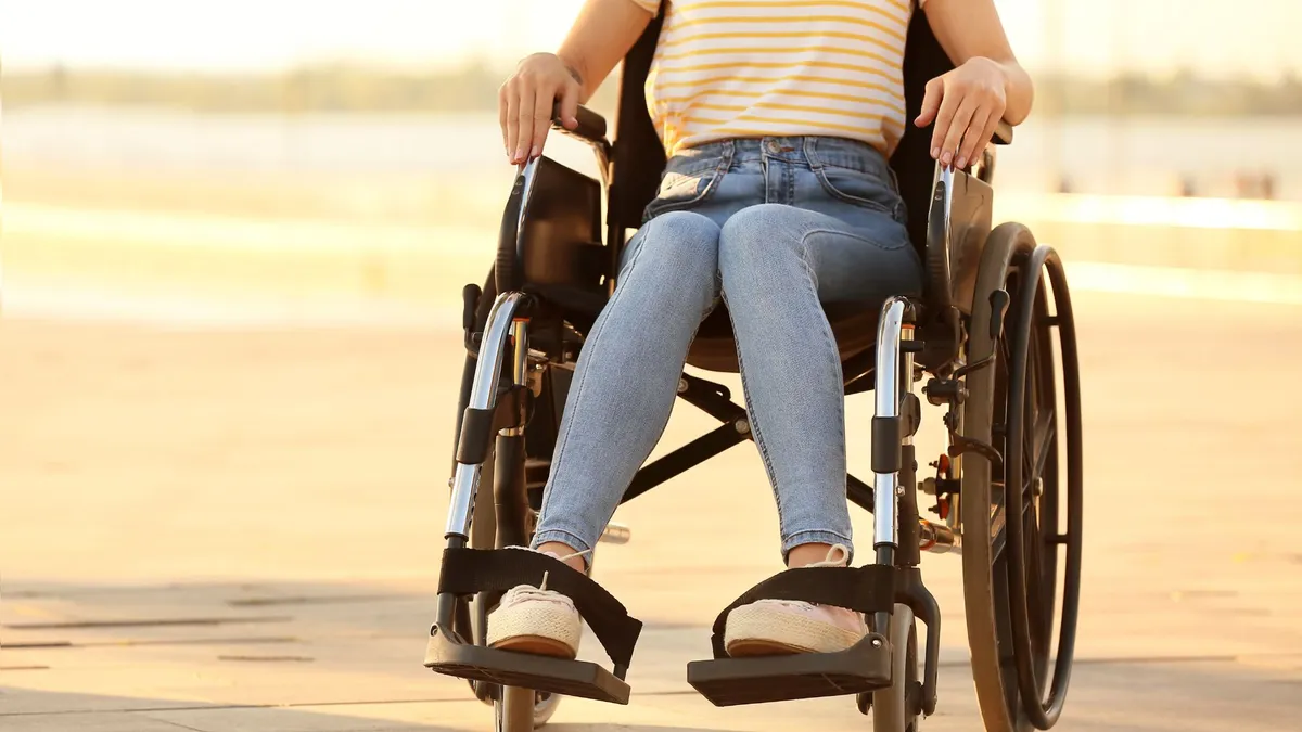 Phục hồi chức năng liệt hai chi dưới: Quy trình, phương pháp và hiệu quả điều trị