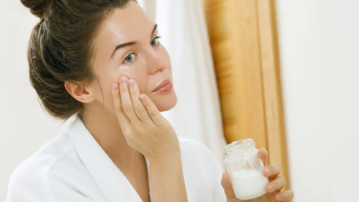 Dưỡng da khô bằng dầu dừa thế nào cho hiệu quả?