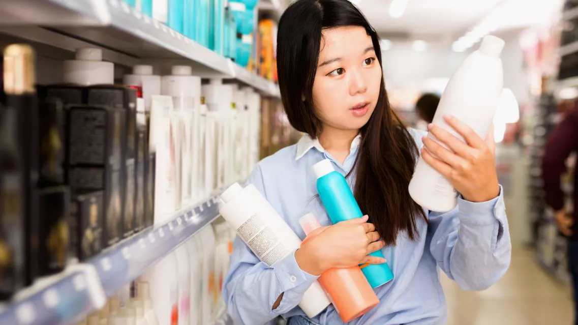 Gội nhiều loại dầu gội có tốt không? Khi nào nên đổi dầu gội?