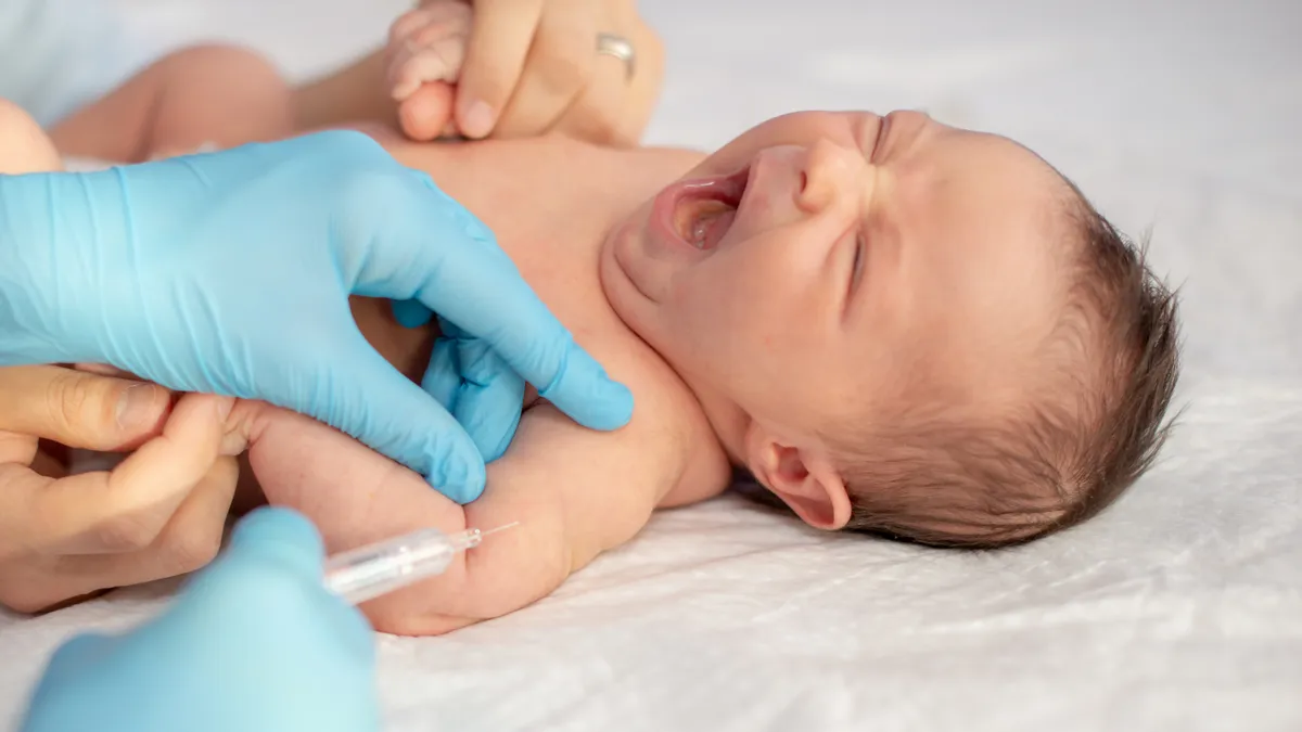 Trẻ không được tiêm mũi viêm gan B sơ sinh: Rủi ro và cách xử trí
