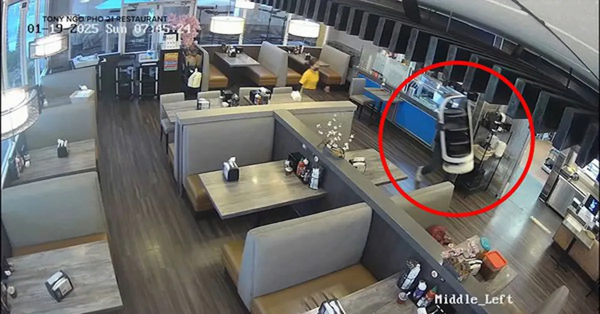 Robot ở hàng phở Việt trị giá 18.000 USD bất ngờ bị 'bắt cóc' ngay trước giờ mở cửa