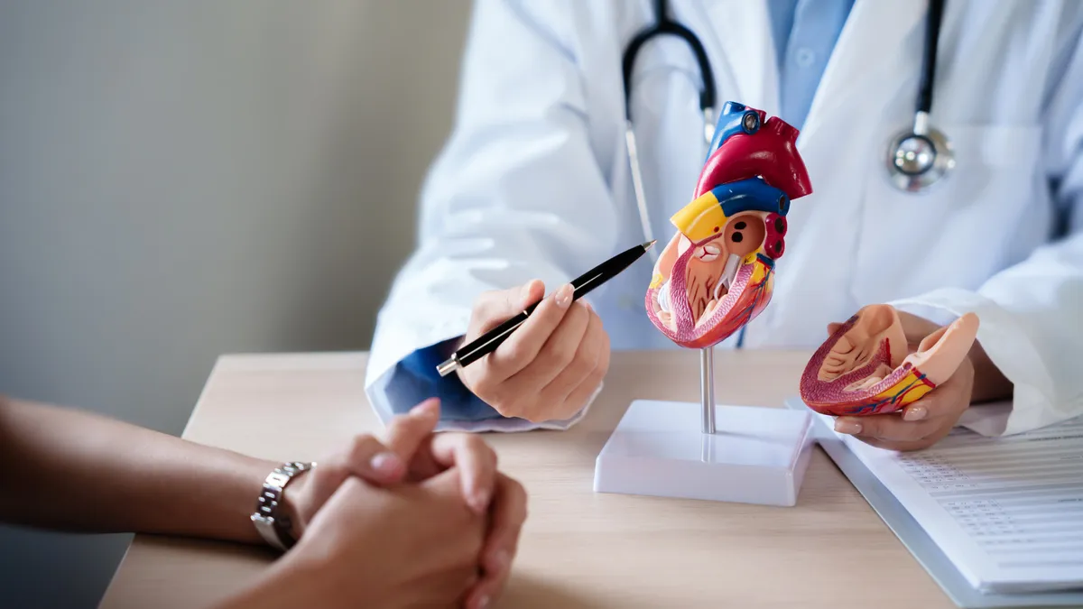 Bác sĩ tim mạch cảnh báo: 5 điều tuyệt đối không làm trước 9 giờ sáng