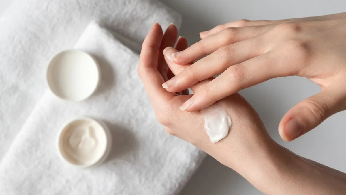 Hướng dẫn các bước chăm sóc da tay luôn mềm mịn tại nhà
