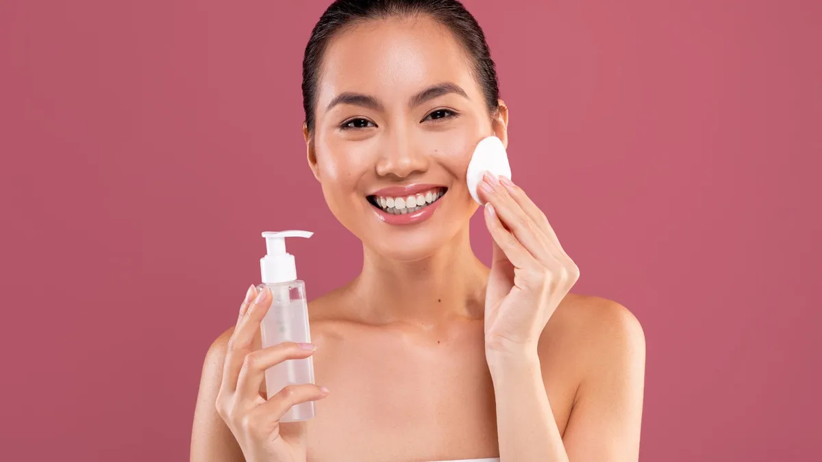 Tổng hợp 10 loại nước tẩy trang cho da nhạy cảm hiệu quả, đáng mua