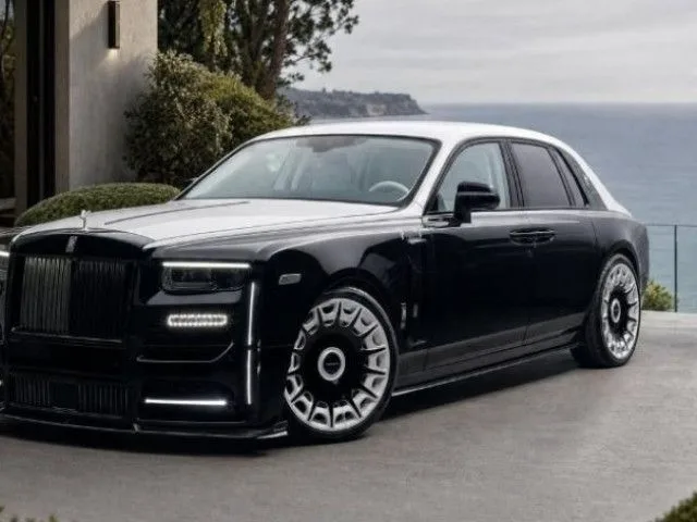 Rolls-Royce Phantom khoác lớp áo mới đầy sang chảnh sau màn "dao kéo" của Mansory