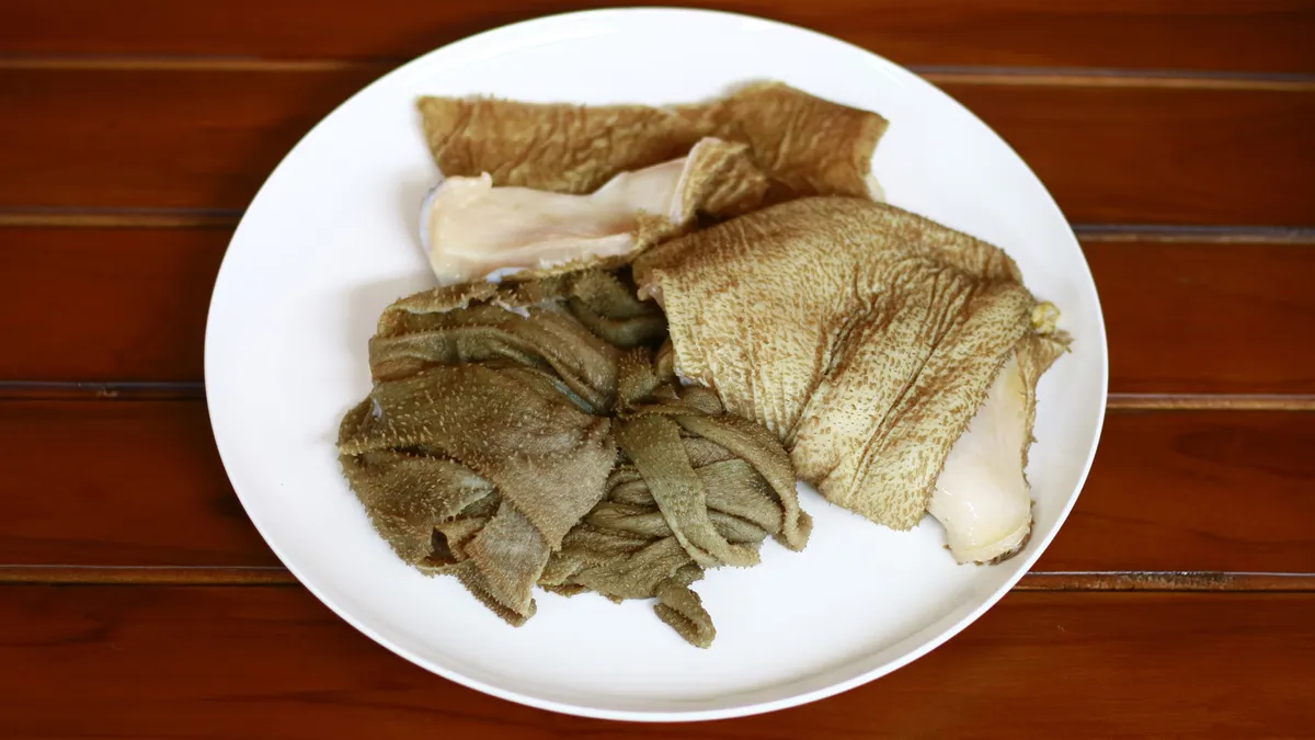 Lòng bò bao nhiêu calo? Ăn lòng bò có tốt cho sức khỏe không?