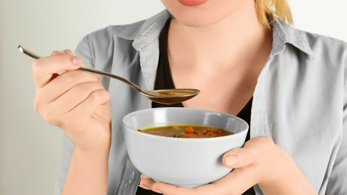 4 món canh nóng giàu magie cho bữa tối giúp cải thiện giấc ngủ