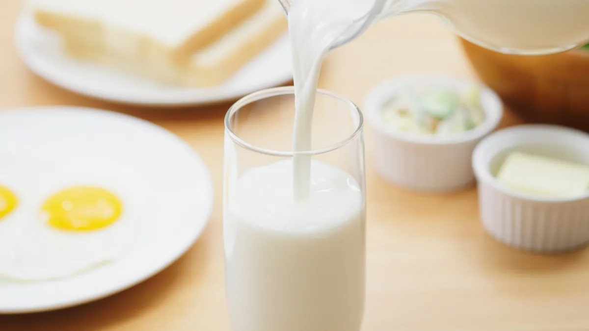 Người bị sốt xuất huyết uống Ensure được không và cách dùng đúng