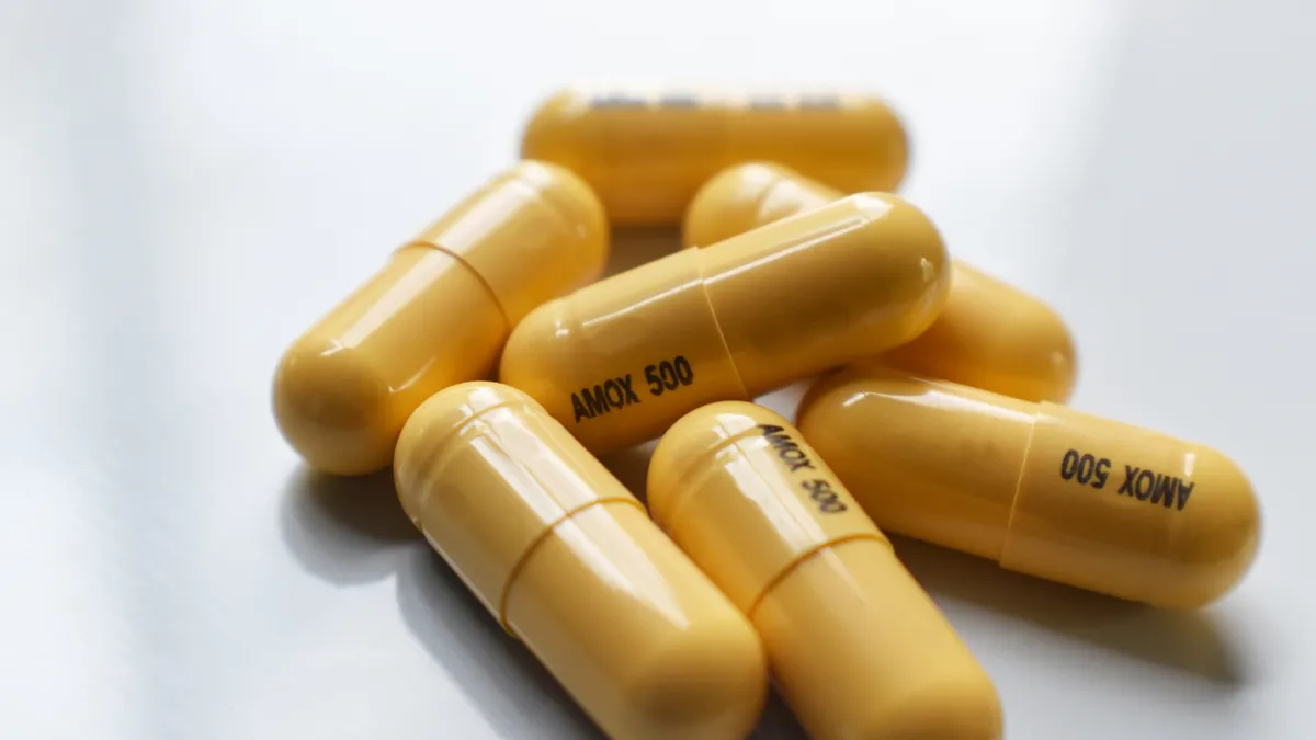 Cách dùng thuốc kháng sinh viêm họng Amoxicillin đúng và an toàn