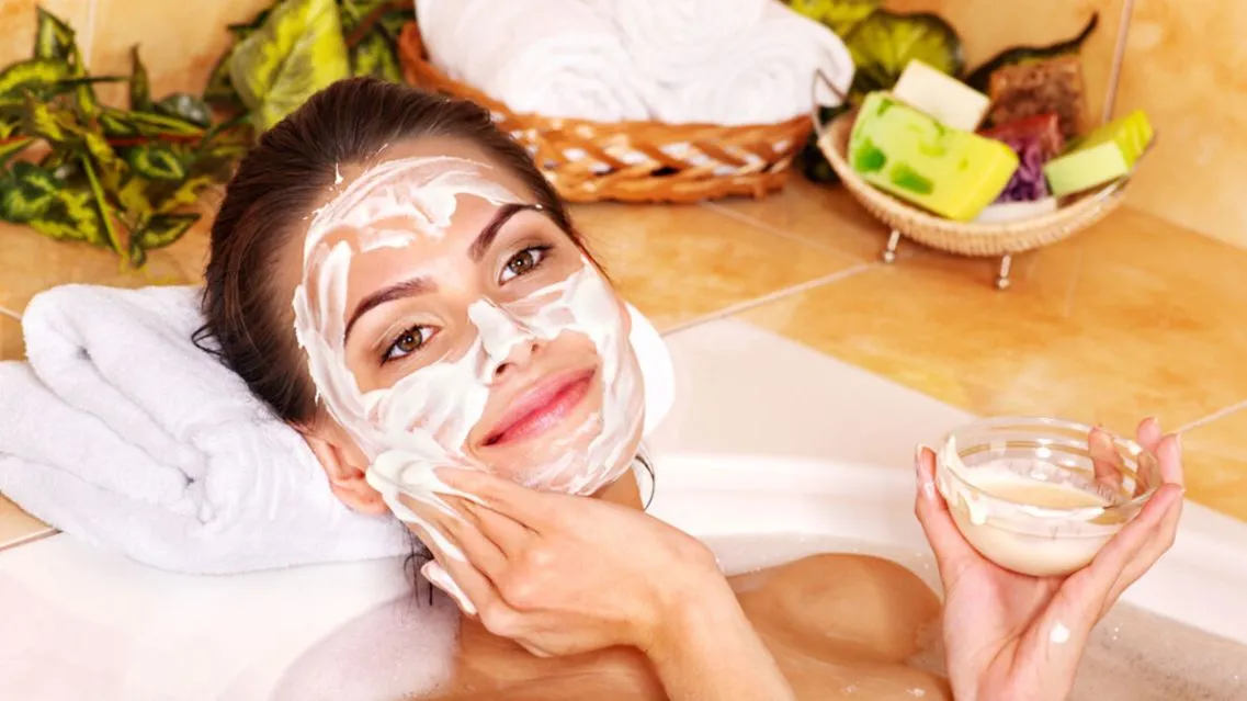 Mặt nạ sữa chua không đường: Lợi ích và cách dùng an toàn