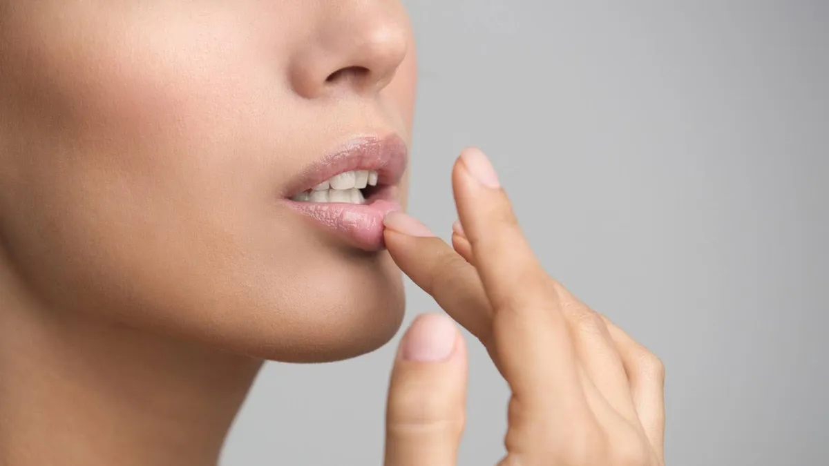 Uống cà phê có bị thâm môi không? Vì sao?