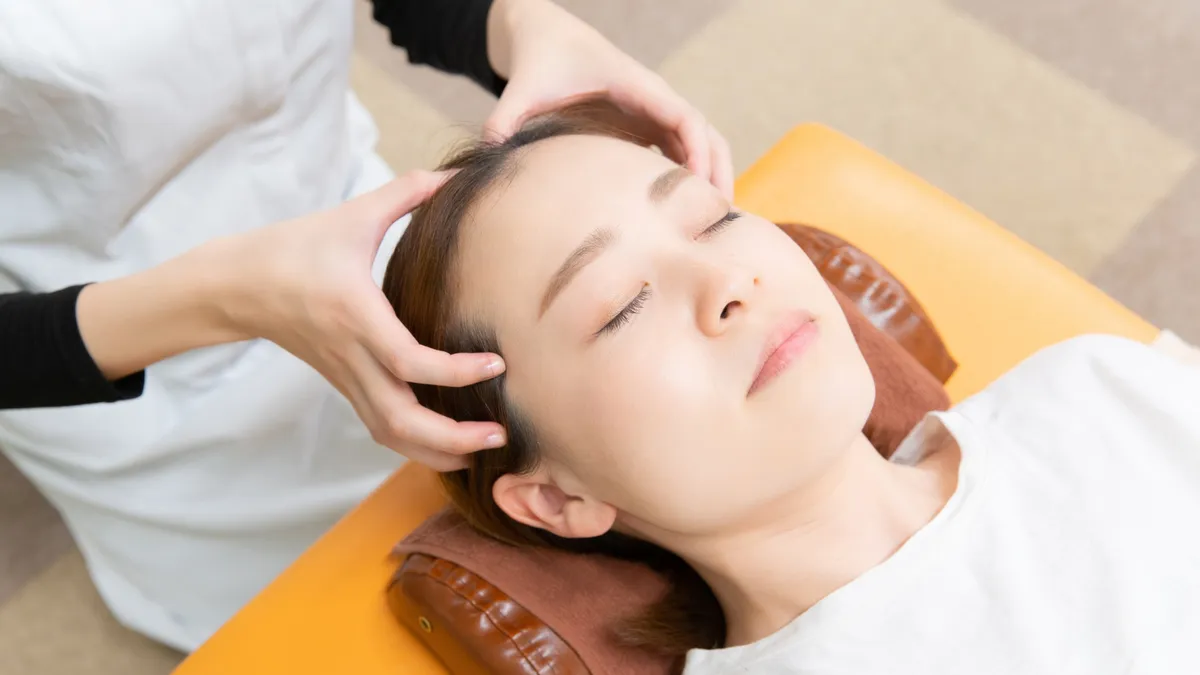Hướng dẫn cách massage đầu hiệu quả, an toàn và tần suất thực hiện