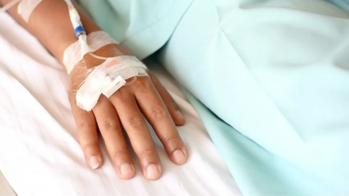 Phụ nữ cho con bú có được truyền nước không? Khi nào cần truyền nước?