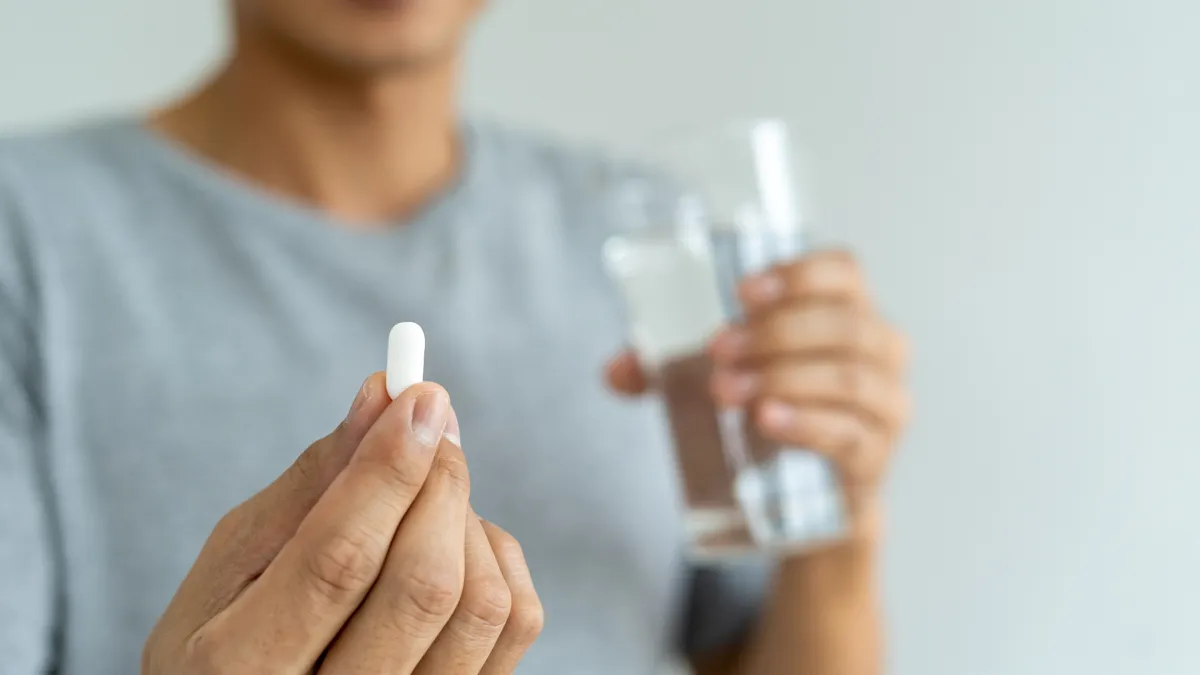 Uống thuốc tẩy giun bao lâu thì được ăn? Nên ăn gì sau khi uống thuốc giun?