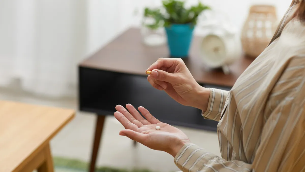 Uống sắt và canxi vào thời điểm nào trong ngày? Cách bổ sung đúng để hấp thu tốt