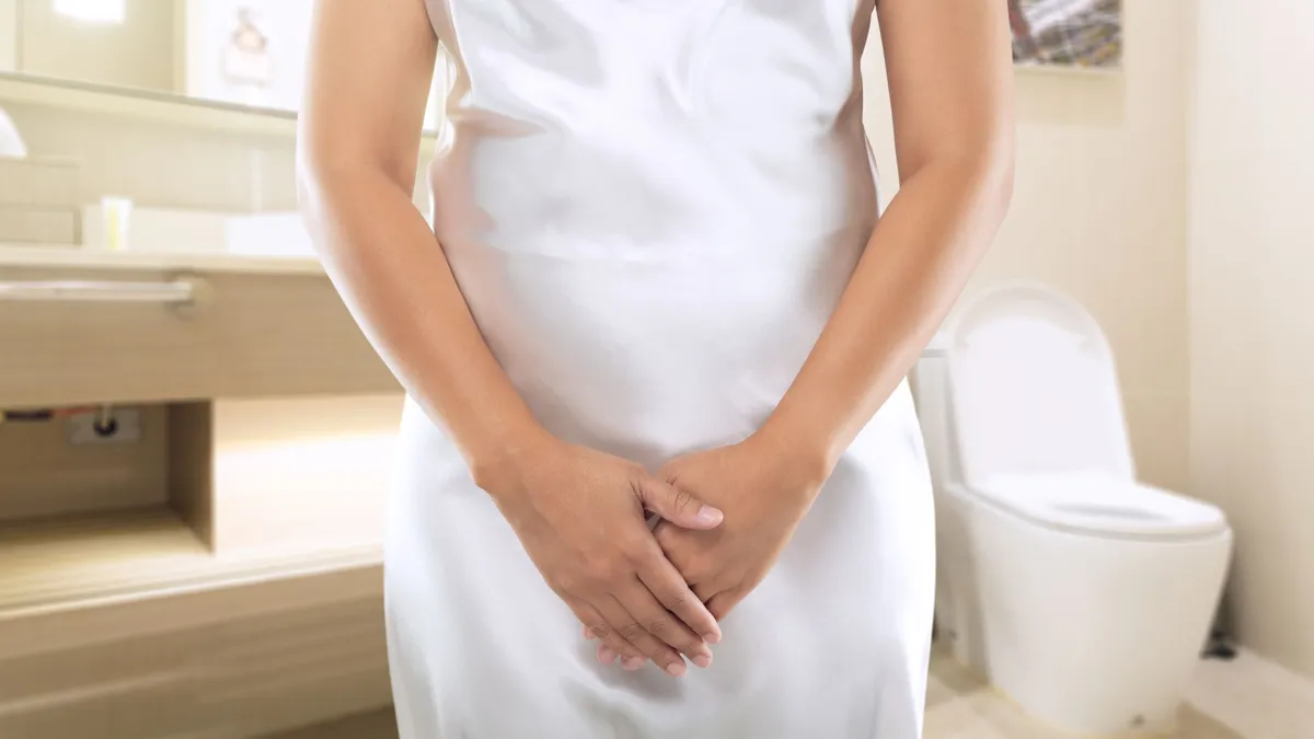 Cô bé bị khô nên uống gì? Gợi ý đồ uống giúp cải thiện khô hạn vùng kín