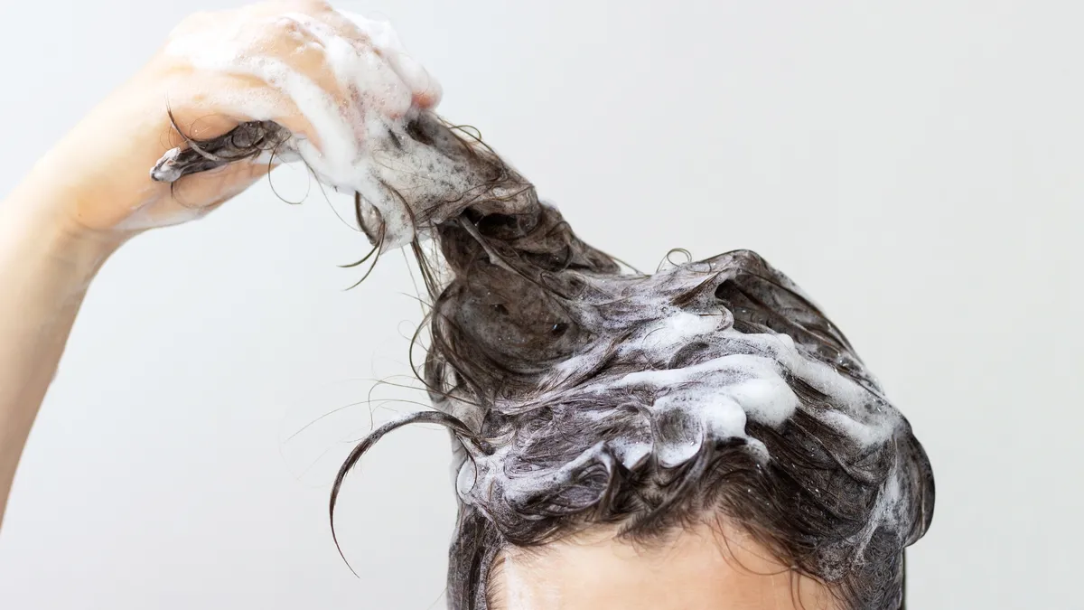 5+ thói quen chăm tóc khiến phụ nữ trung niên trông già hơn