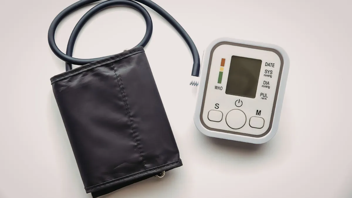 Máy đo huyết áp báo lỗi E2 là bị gì? Cách xử lý