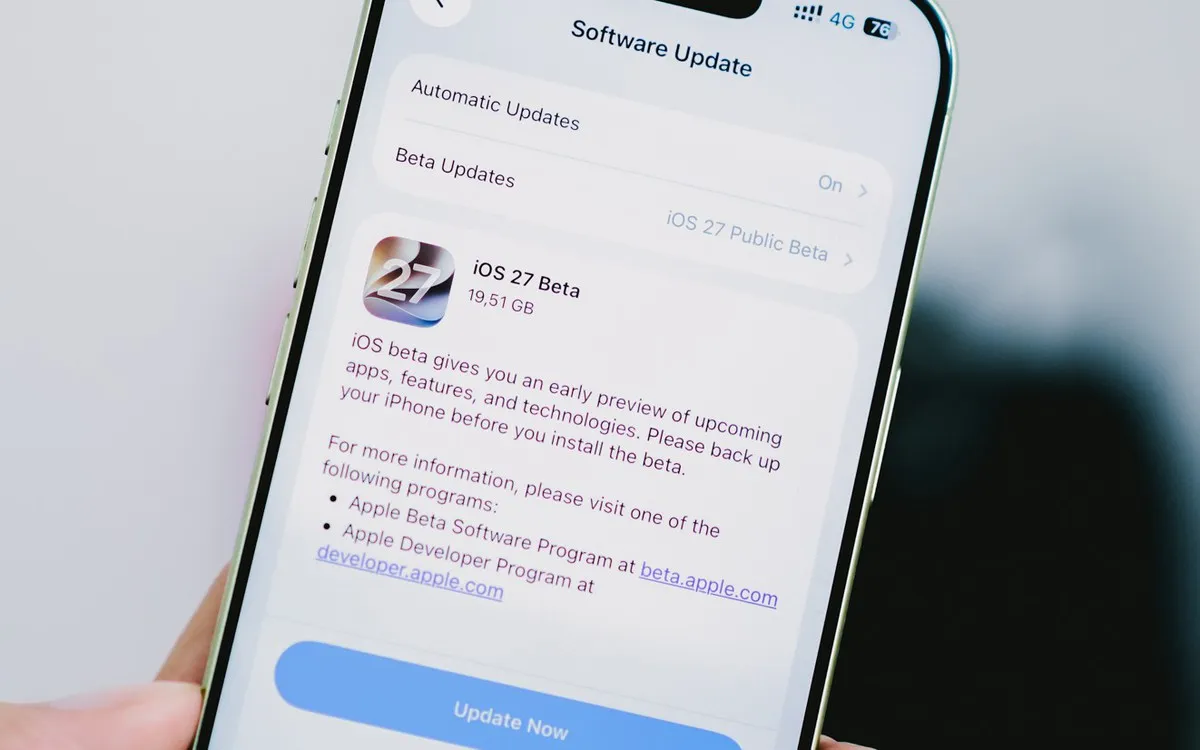 Apple phát hành iOS 27 Public Beta đầu tiên: Siri nâng cấp AI mạnh nhưng không phải ai cũng dùng được