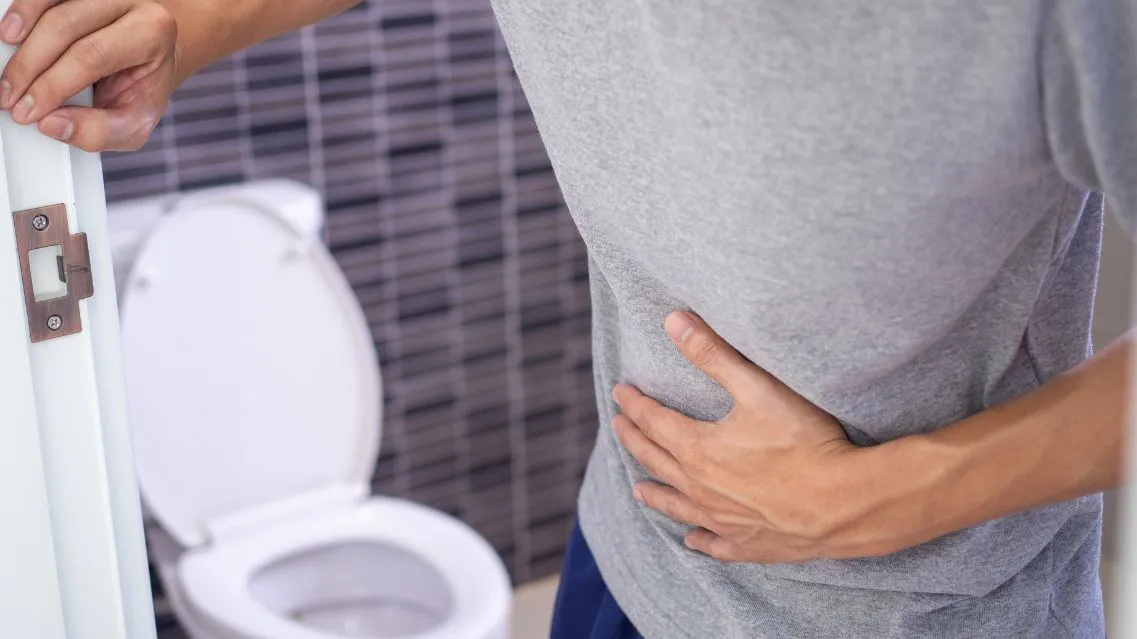 Tiêu chảy ra phân màu đỏ: Dấu hiệu bình thường hay nguy hiểm?