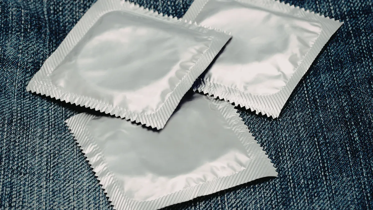 Durex Kingtex có tác dụng gì? Cần lưu ý gì khi sử dụng?