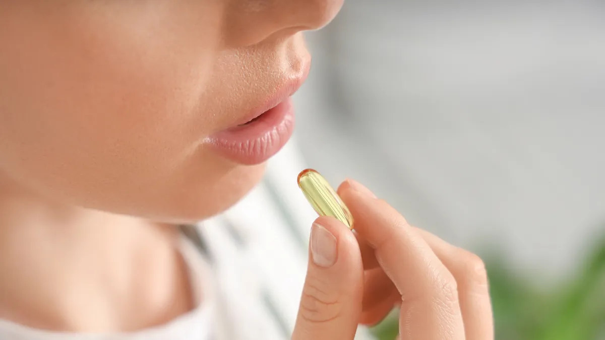 16 tuổi uống vitamin E được không? Cần lưu ý gì khi bổ sung?