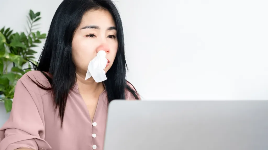 7 dấu hiệu viêm xoang mũi dị ứng dễ nhầm với cảm lạnh