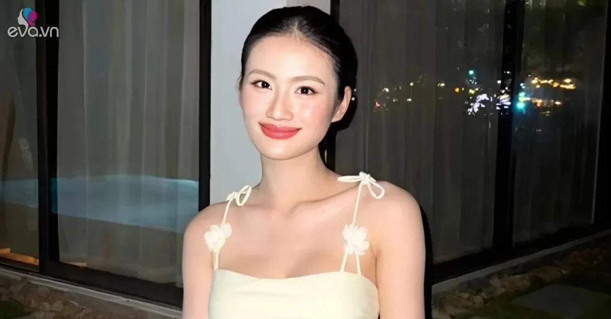 Hoa hậu Ý Nhi khoe body với bikini khoét hông cao