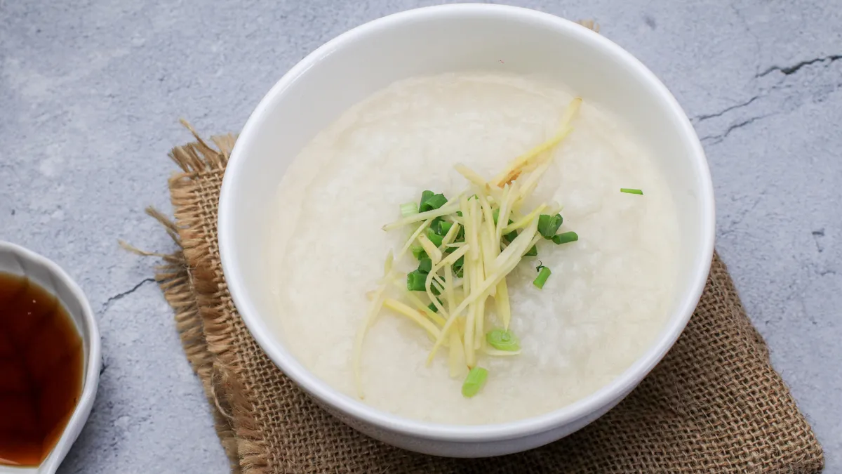 Bị sốt thương hàn nên ăn gì? Những lưu ý khi chăm sóc người bệnh tại nhà
