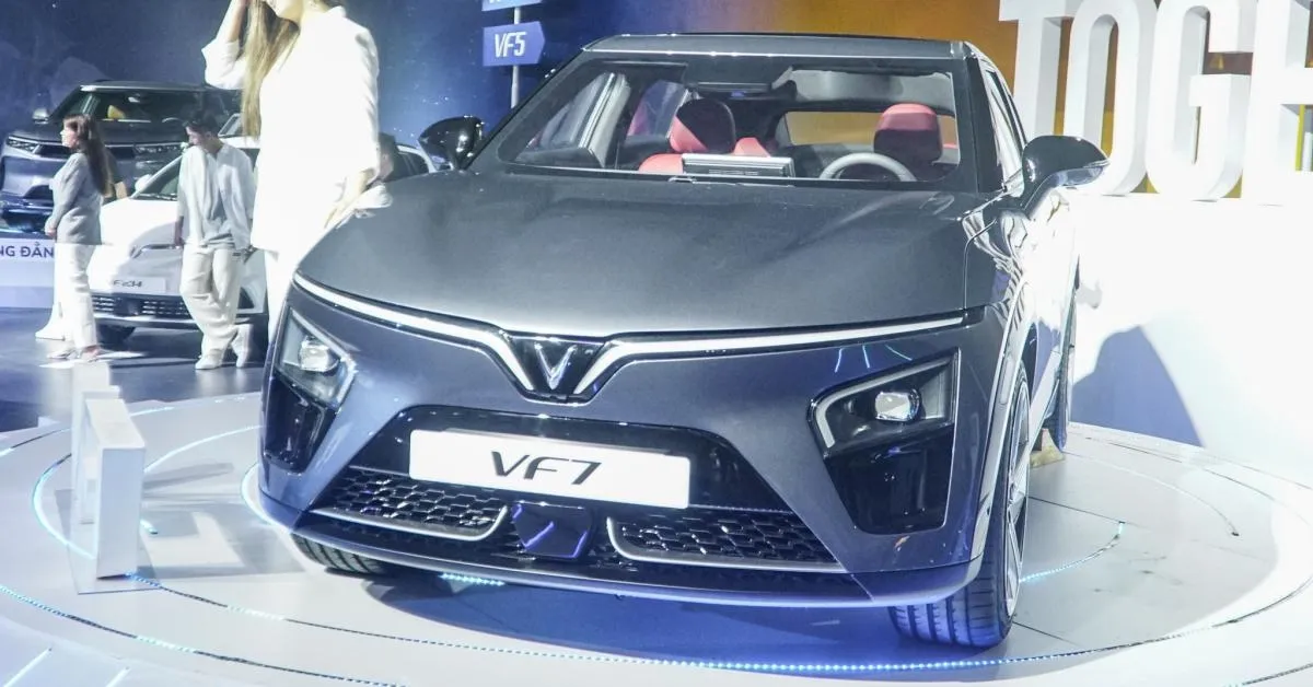 Chi tiết VinFast VF 7 lần đầu ra mắt Việt Nam: Ngang cỡ CX-5 và CR-V, 2 phiên bản, tầm vận hành 450 km