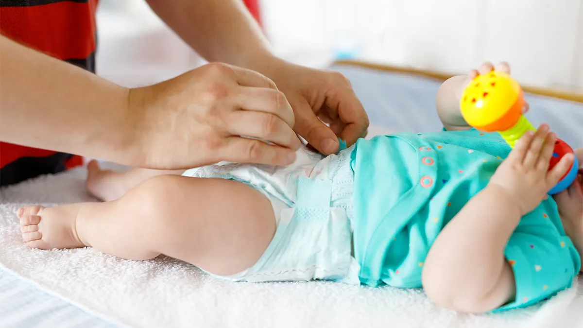 Bé 1 tháng tuổi đi ngoài hơn 10 lần/ngày có nguy hiểm không?