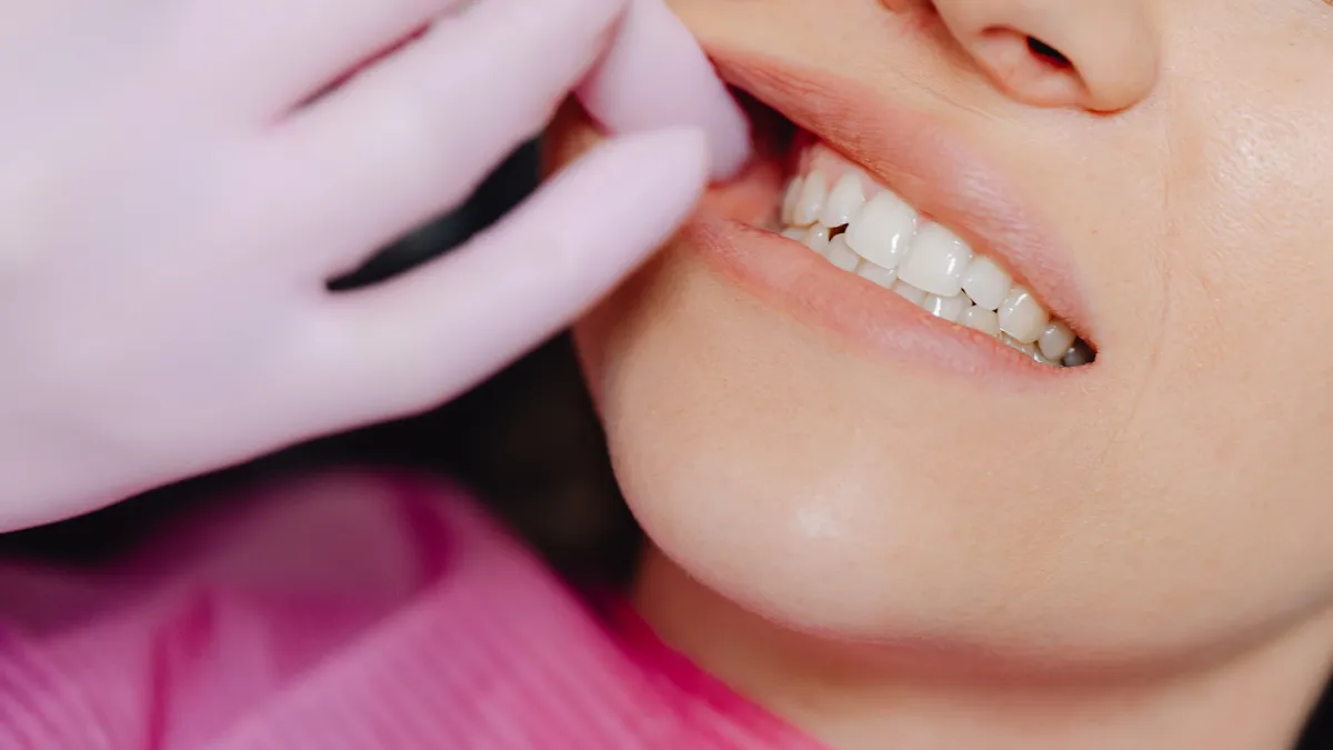Sâu răng dưới nướu có nguy hiểm không và cách điều trị phù hợp?