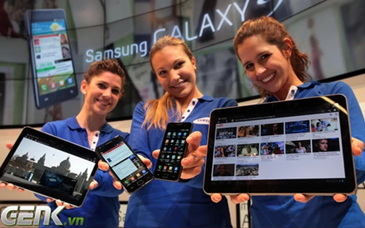 Samsung gây sốt tại MWC 2011 ngay trước giờ khai mạc
