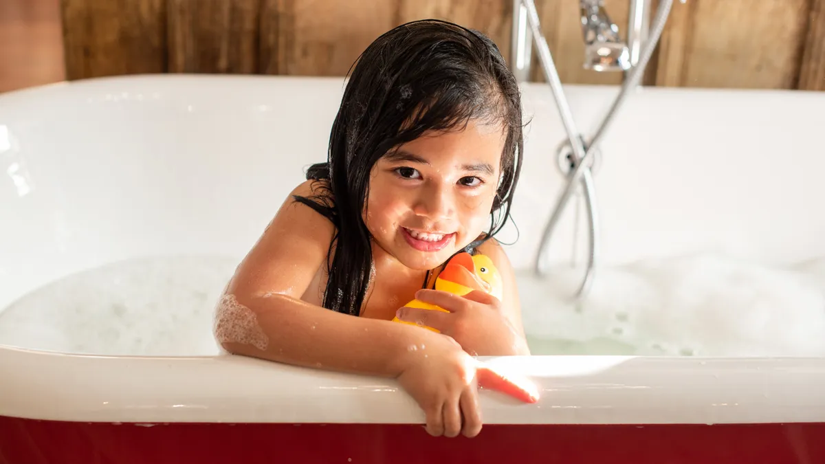 Chăm sóc vùng kín: Tiêu chí chọn dung dịch vệ sinh cho bé gái