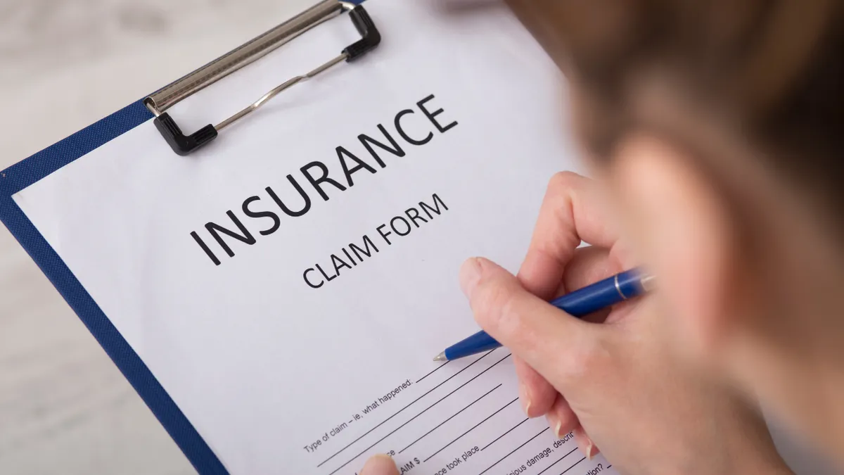 Cắt thắng lưỡi có được bảo hiểm chi trả không và chi phí thực tế