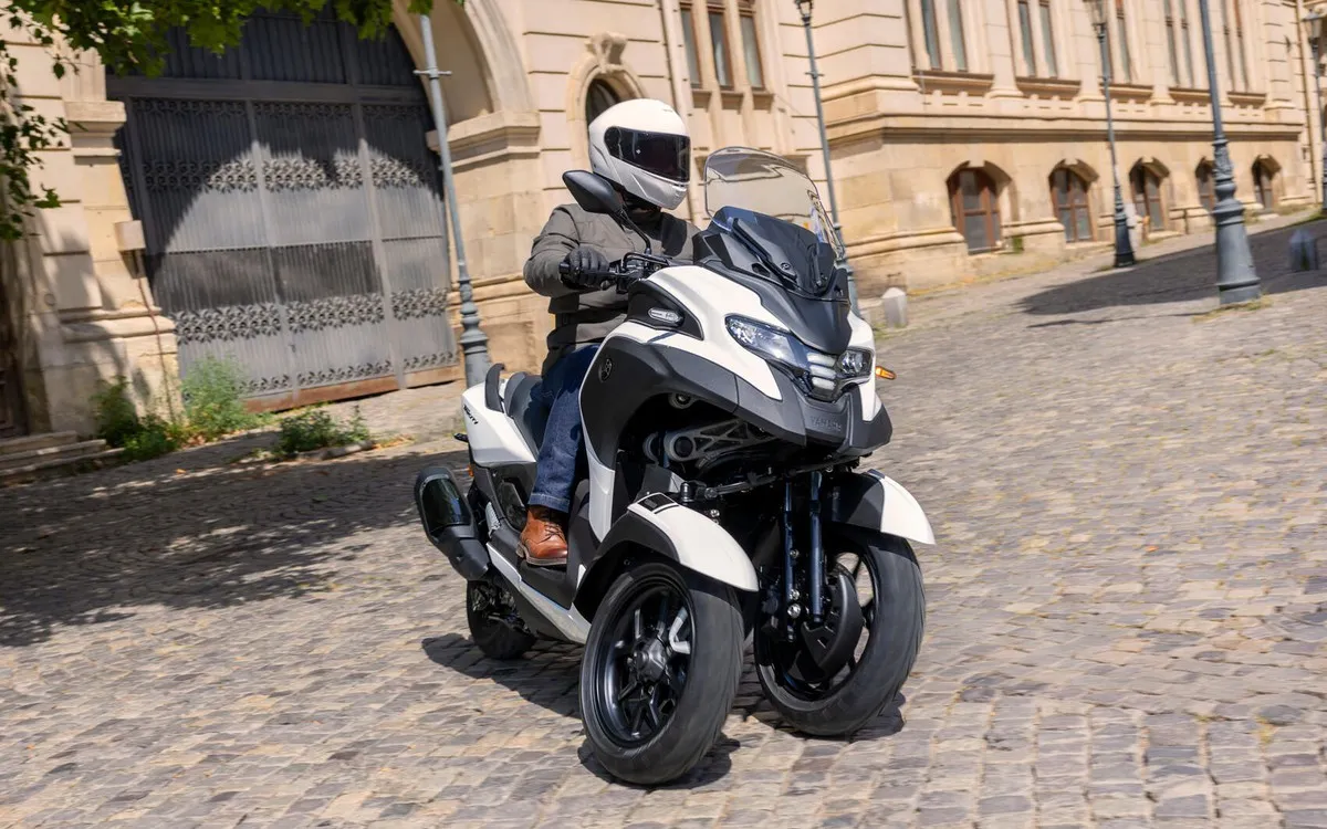 Yamaha tung xe tay ga ba bánh có túi khí đầu tiên thế giới khiến thị trường xe máy toàn cầu chấn động