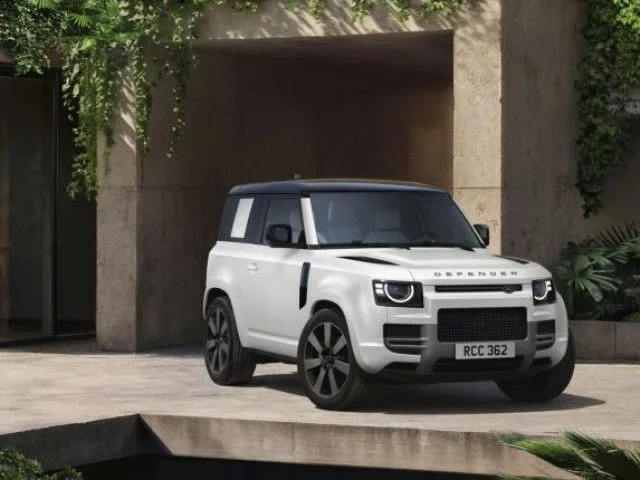 Land Rover Defender được bổ sung bản Vertex mới, cùng hàng loạt nâng cấp cá nhân hóa đắt giá