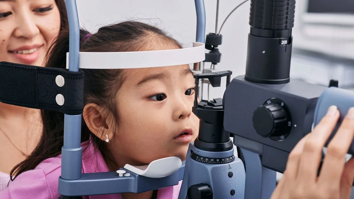 Cận bẩm sinh có tăng độ không? Dấu hiệu trẻ bị tăng độ